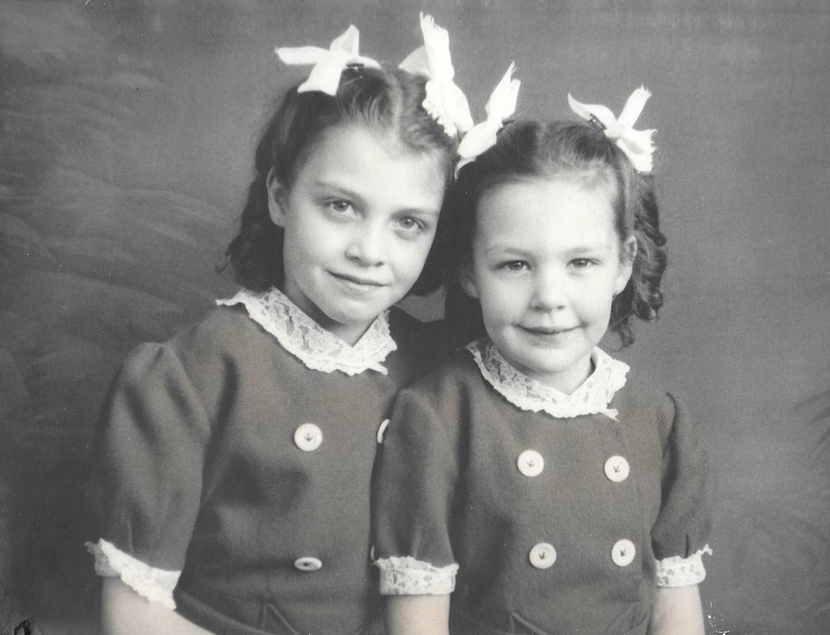 Kleinkinderen en vertellers Christiane Weyers (links) en Jeannine Weyers (rechts)